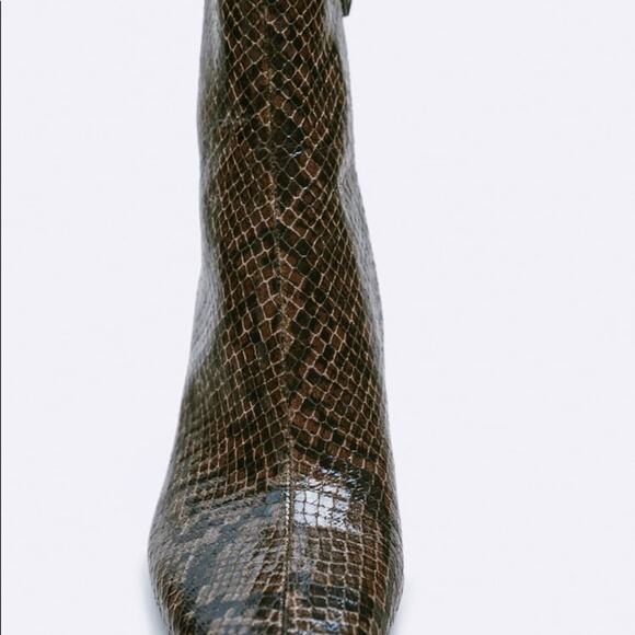 ZARA BLOGGER FAVORITE EMBOSSED WIDE HEELED ANKLE BOOTS SNAKE - Picture 8 of 9